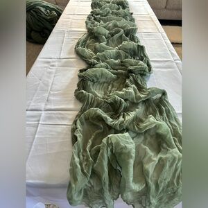 12 Green Crinkled Fabric Runner